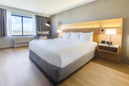 Radisson Phoenix Airport - 20