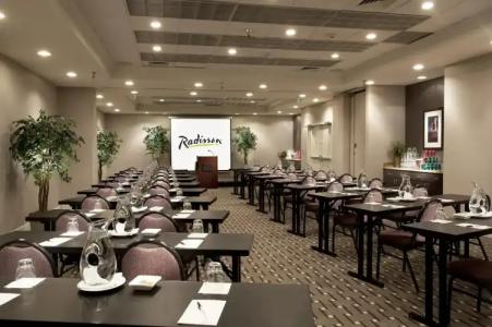 Radisson Phoenix Airport - 29