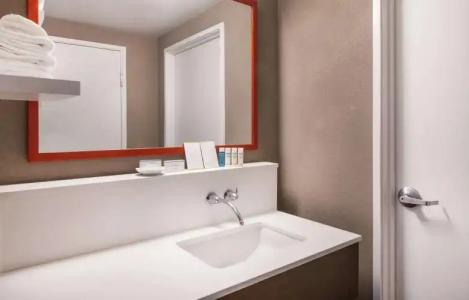 Hampton Inn Phoenix Airport North - 34