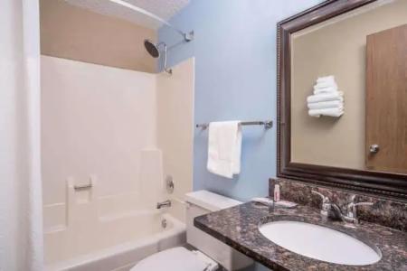 Super 8 by Wyndham Bismarck - 101