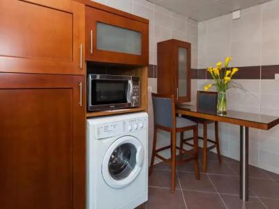 Flora Creek Deluxe Apartments, Dubai - 42