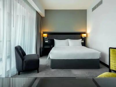 Flora Creek Deluxe Apartments, Dubai - 3