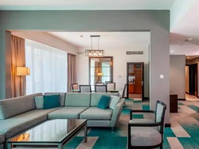 Flora Creek Deluxe Apartments, Dubai - 5