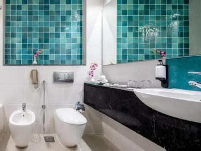 Flora Creek Deluxe Apartments, Dubai - 9