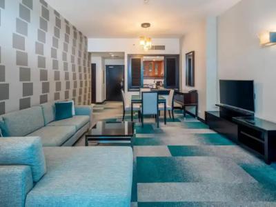 Flora Creek Deluxe Apartments, Dubai - 13