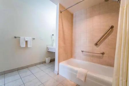 Royal Plaza Inn - 37