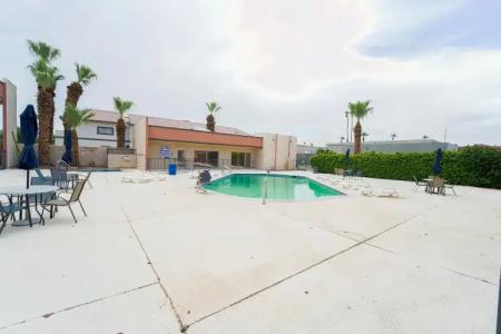 Royal Plaza Inn - 26