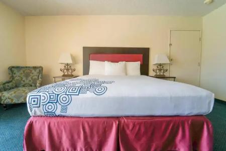 Royal Plaza Inn - 41