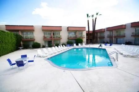 Royal Plaza Inn - 11