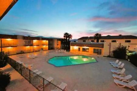 Royal Plaza Inn - 10