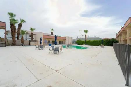 Royal Plaza Inn - 28