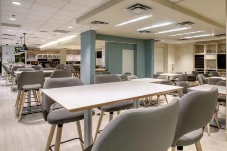 Holiday Inn & Suites Atlanta Airport North, an IHG - 16