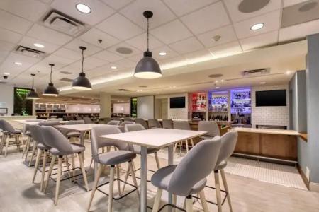 Holiday Inn & Suites Atlanta Airport North, an IHG - 27