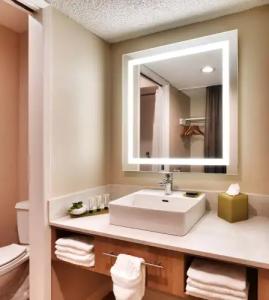 Atrium Orange County - 36