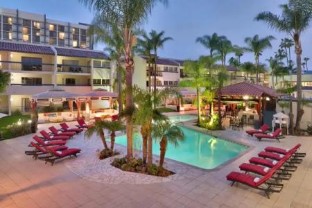 Atrium Orange County - 14