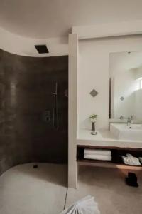 Lynnaya Urban River Resort - 110