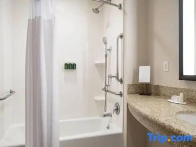 Courtyard by Marriott Santa Barbara Goleta - 60