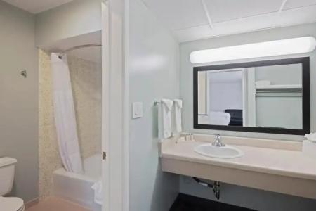 Vagabond Inn Glendale - 38