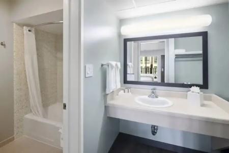 Vagabond Inn Glendale - 55