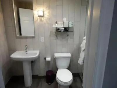 Balboa Inn, On The Beach At Newport - 25