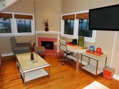 Balboa Inn, On The Beach At Newport - 47