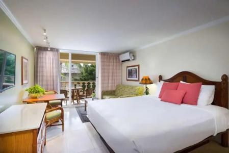 Aston Islander On The Beach - 4