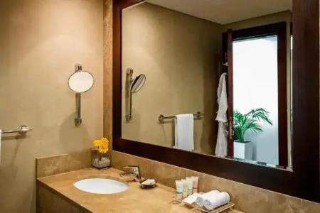 Four Points by Sheraton Sheikh Zayed Road - 130