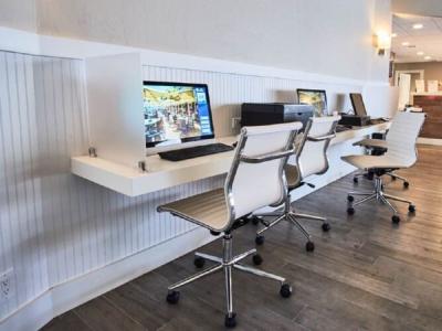 Best Western On The Bay Inn & Marina - 18