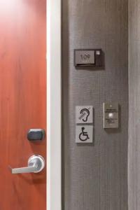 Courtyard by Marriott San Diego Oceanside - 41