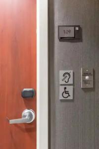 Courtyard by Marriott San Diego Oceanside - 55