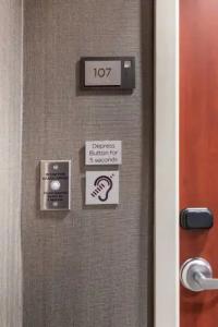 Courtyard by Marriott San Diego Oceanside - 40