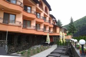 Family Hotel Emaly Green, Saparevo
