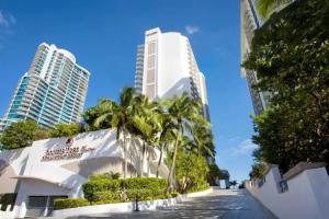 DoubleTree by Hilton Ocean Point Resort - North Miami Beach, Sunny Isles Beach