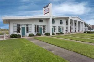 Days Inn by Wyndham Kill Devil Hills Oceanfront - Wilbur, Kill Devil Hills