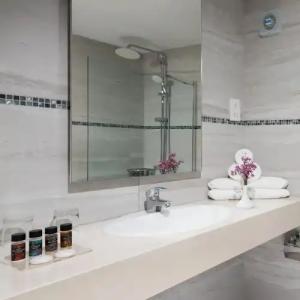 Mayfair Gardens - 94