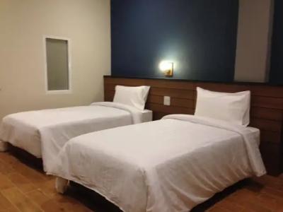 Bird Day Boutique - 1