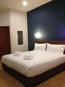 Bird Day Boutique - 28