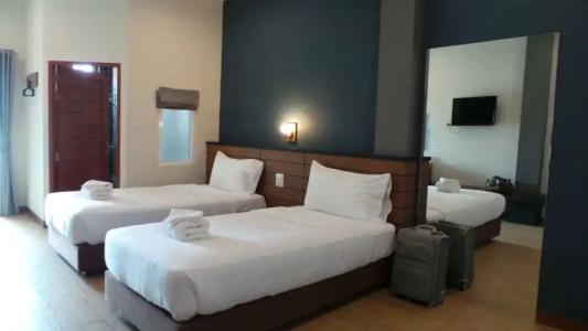 Bird Day Boutique - 5