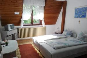 Veronika Rooms, Heviz