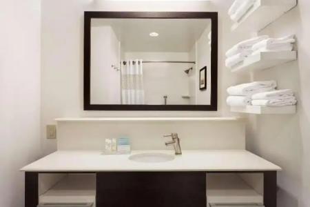 Hampton Inn Burlington - Colchester - 74