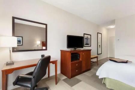 Hampton Inn Burlington - Colchester - 67