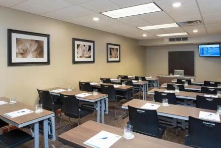 Holiday Inn Express & Suites Grand Rapids-North, an IHG - 17