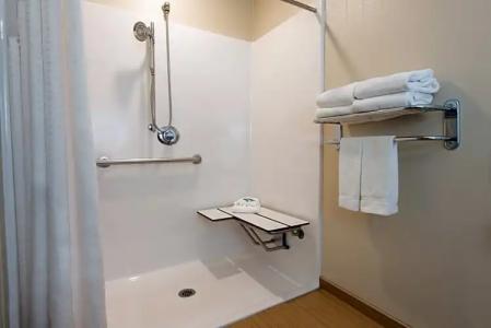 Holiday Inn Express & Suites Grand Rapids-North, an IHG - 39