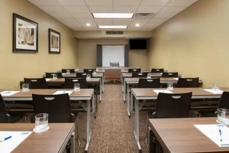 Holiday Inn Express & Suites Grand Rapids-North, an IHG - 18