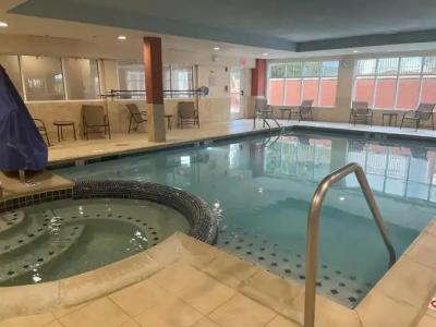 Holiday Inn Express & Suites Grand Rapids-North, an IHG - 15