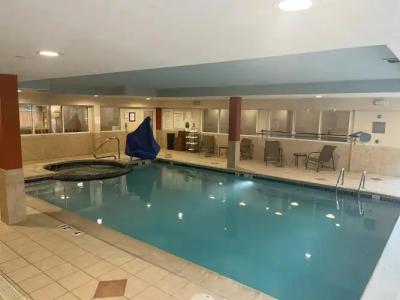 Holiday Inn Express & Suites Grand Rapids-North, an IHG - 14
