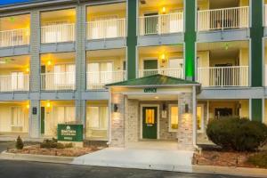 HomeTowne Studios by Red Roof Denver - Glendale/ Cherry Creek, Denver
