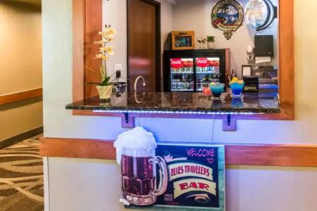 Comfort Inn West - 12