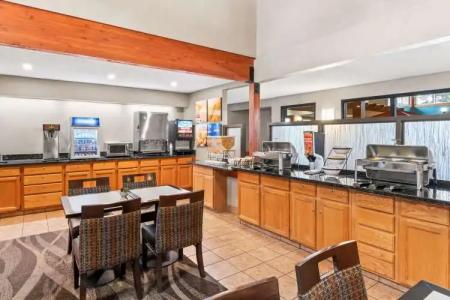 Comfort Inn West - 27