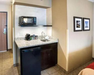 Comfort Inn West - 45